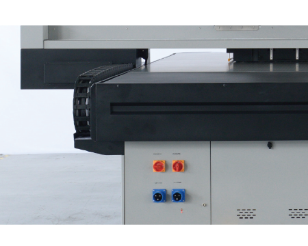 The installation of IGUS drag chain line, DELTA servo motor and MEGADYNE hold-in range in this printer ensures a reliable operation in the long run.